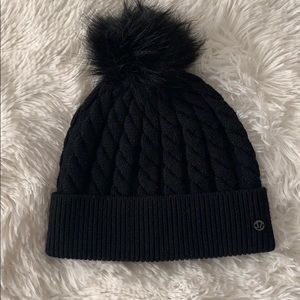 LULULEMON POM POM HAT